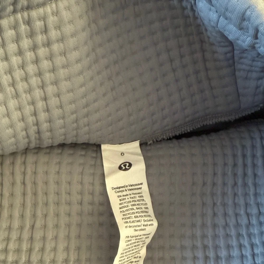 Lululemon Mock Neck Grey Waffle Sweater Top Size 6 - Picture 4 of 7